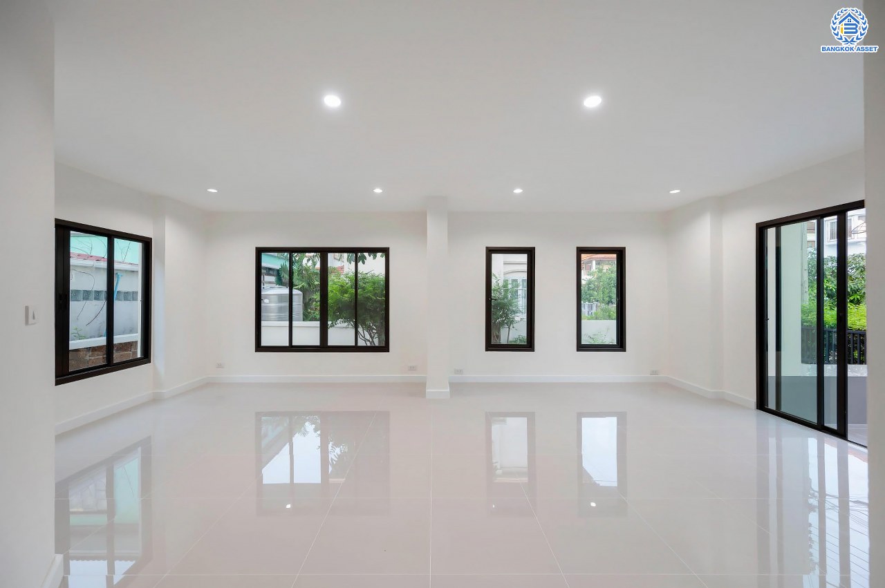 บ้านเดี่ยวมือสอง ตกแต่งใหม่ โครงการ ศศิธร บางบอน3 รองรับทุกความสุข เนื้อที่ 65.3 ตร.ว. ฟังก์ชัน 3 ห้องนอน 3 ห้องน้ำ 1 ห้องอเนกประสงค์ จอดรถได้ 2 คัน บนทำเลเดินทางสะดวก ใกล้รถไฟฟ้าสายสีน้ำเงิน "สถานีหลักสอง" และจุดขึ้นทางด่วน "พระราม2" และ The Mall บางแค